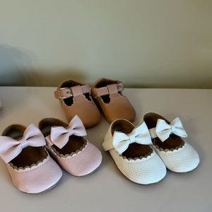 Lot of 3 pairs baby girls shoes size is approximately 0-6 months .